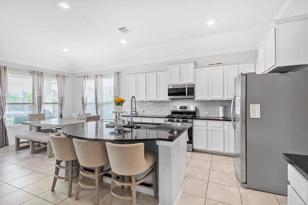 Chef-inspired kitchen with island, walk-in pantry, and modern finishes