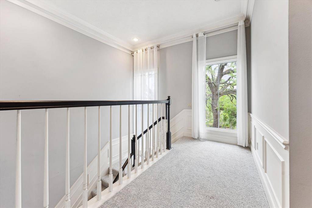 Arriving on the 3rd floor you are greeted by another floor-to-ceiling window and gracious landing.