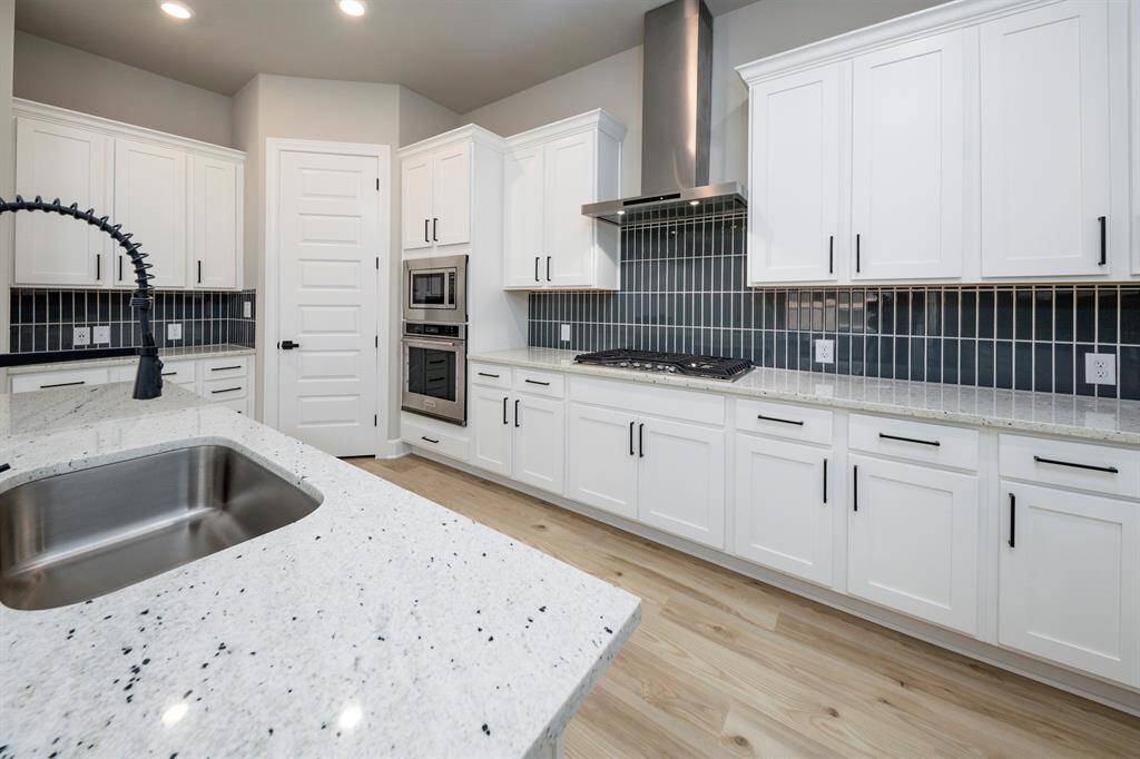 This kitchen is sure to be the heart of your home. Upper and lower case cabinets make a storage an ease. The beautiful countertops provide lots of space for serving.