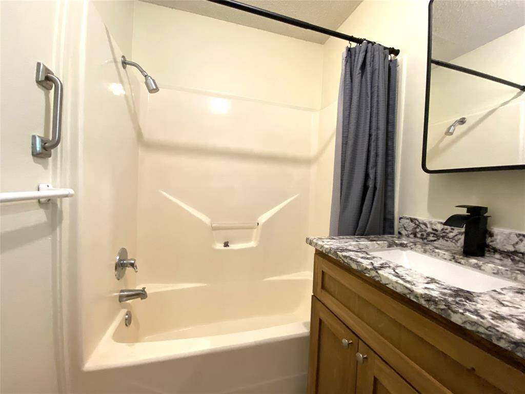Primary ensuite bathroom.