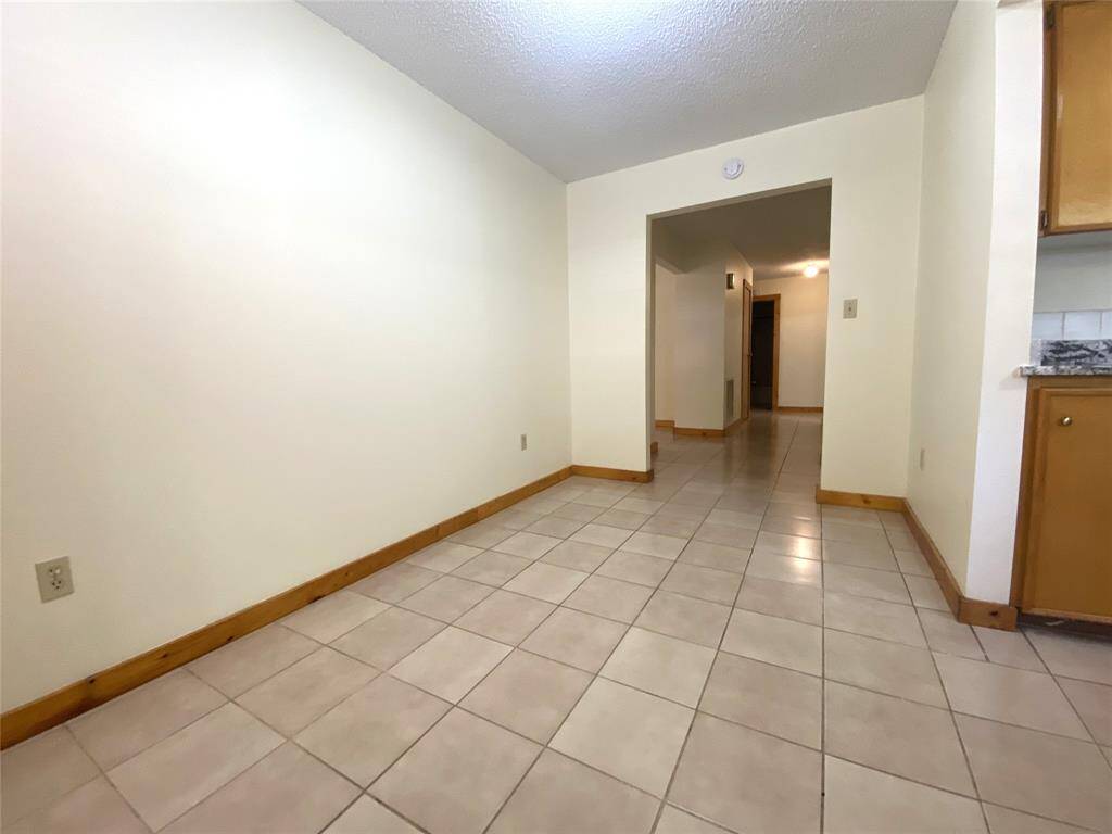 Breakfast area looking to the hallway.