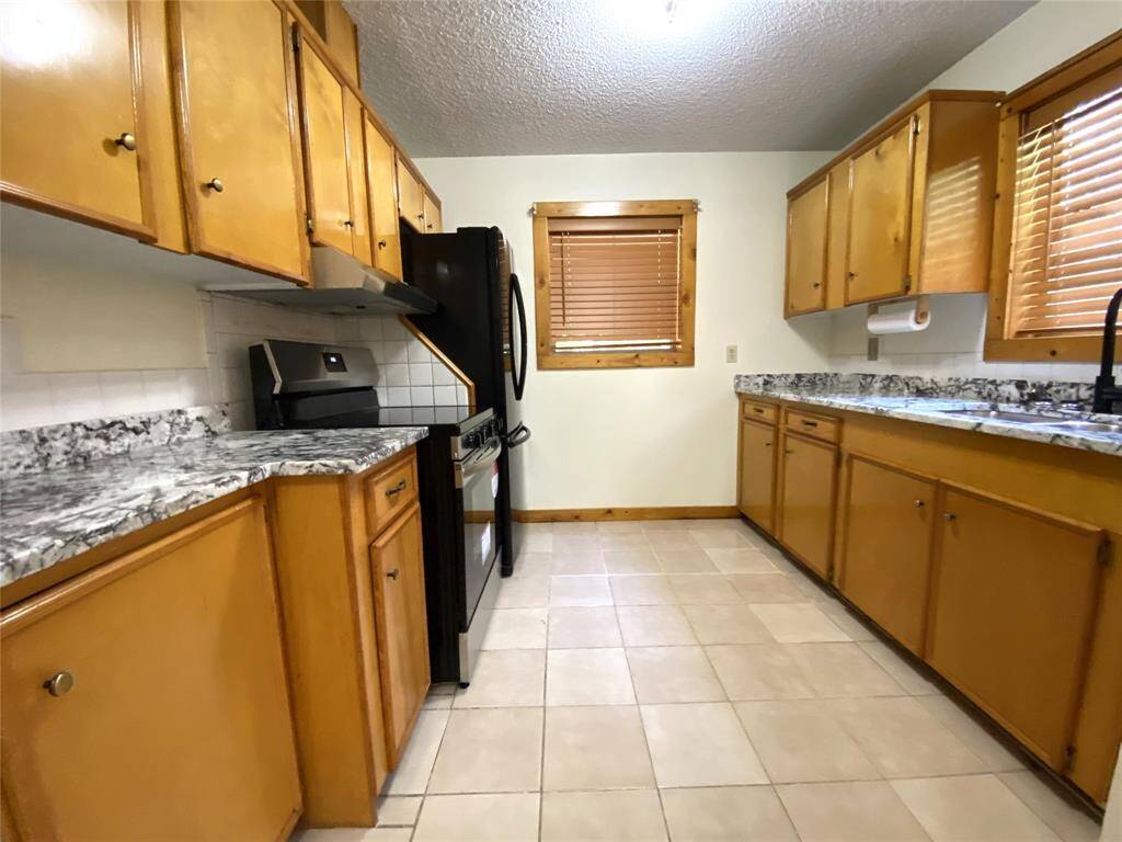 Kitchen has plenty of cabinet space for storage and beautiful granite counter tops.