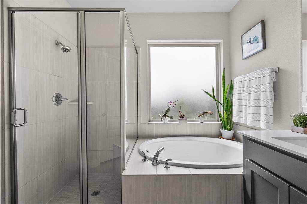 Unwind in the large soaking tub with privacy glass that offers plenty of natural light!