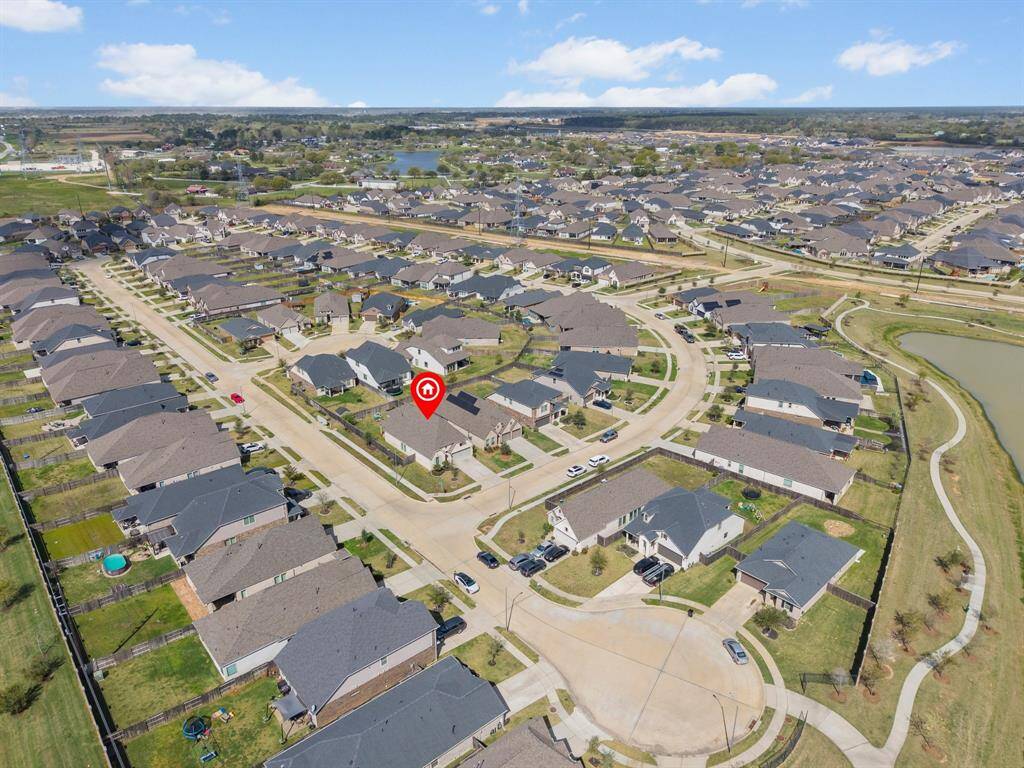 This home sits on a corner lot that is a 2 minute drive to the Amira Resort amenities. Sidewalks and trails offer a safe way to get around the community while enjoying the outdoors.