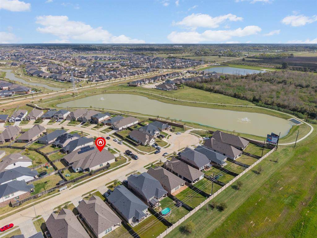 This home sits on a corner lot that is a 2 minute drive to the Amira Resort amenities. Sidewalks and trails offer a safe way to get around the community while enjoying the outdoors. Enjoy the convenience of 99 and the ability to get to your destination easily.