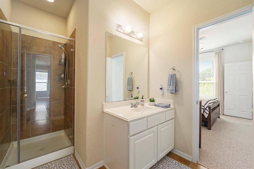 Downstairs full bathroom