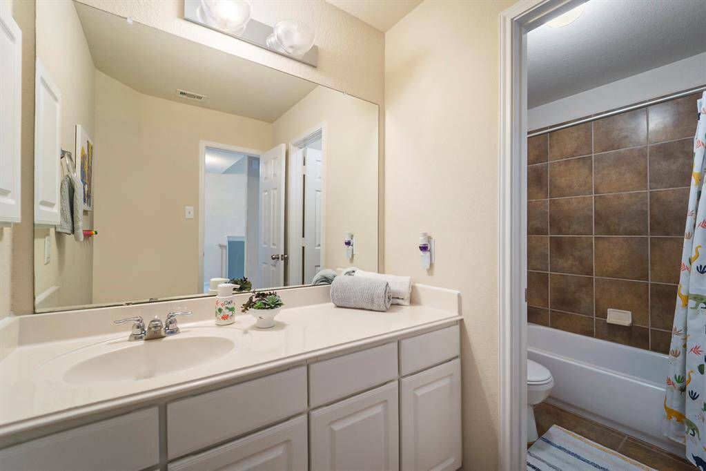 Upstairs Bath bath tub and shower