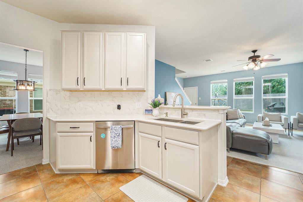 This Open Concept kitchen, is great for entertaining.