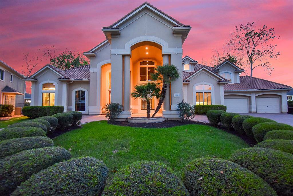 Welcome to 2 Royal Hampton Ct.