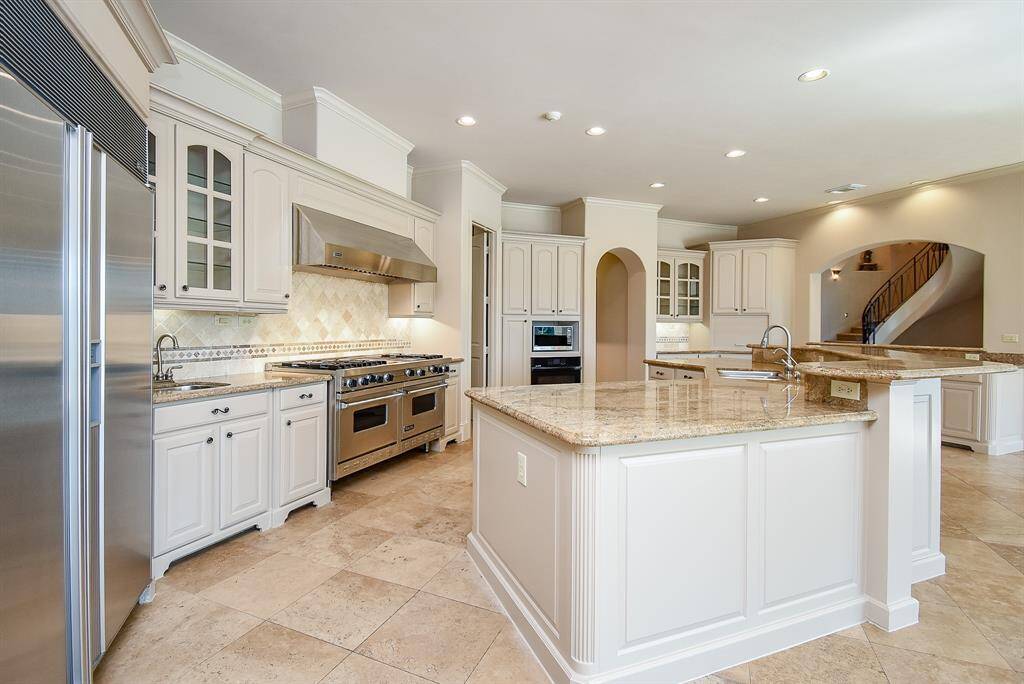 Look at this kitchen! It has everything you could want including reverse osmosis water! Top of the line stove and subzero refrigerator built in.
