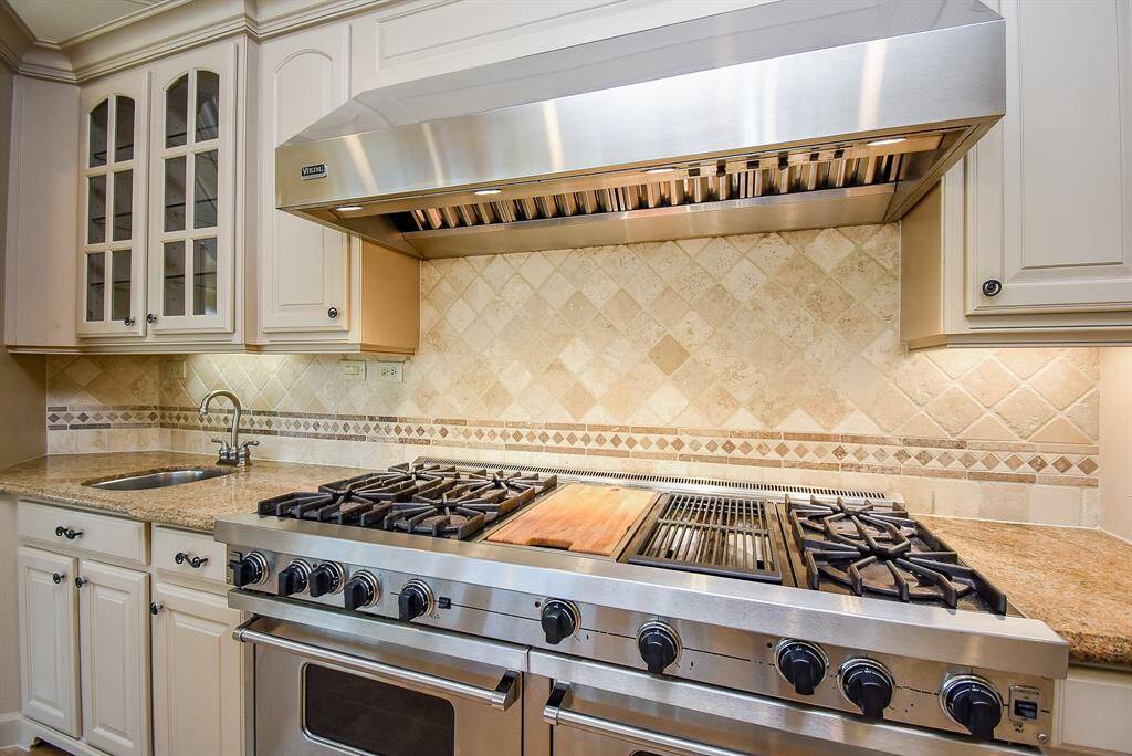 Plenty of cooking space on your gas range.