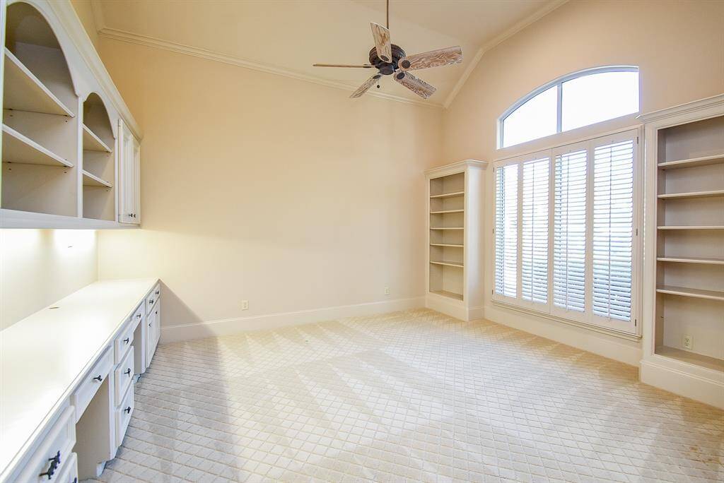 This room could be so many things! Work room for kids, arts and crafts room, second office, so many options!