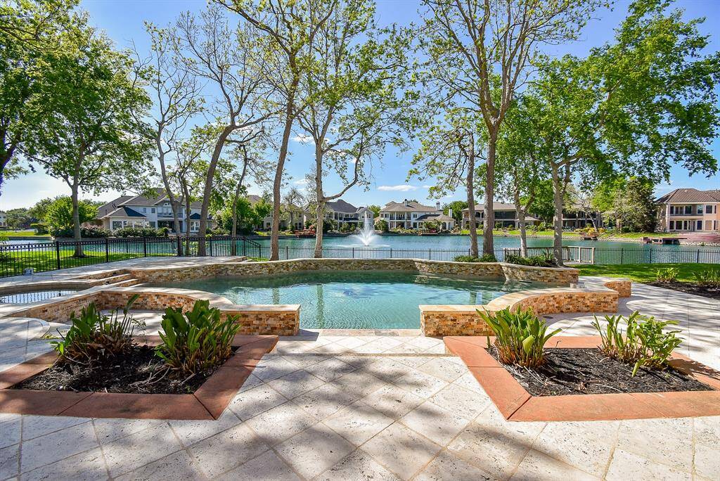 Recently completely renovated pool. LED lighting, new pumps, remote control access.