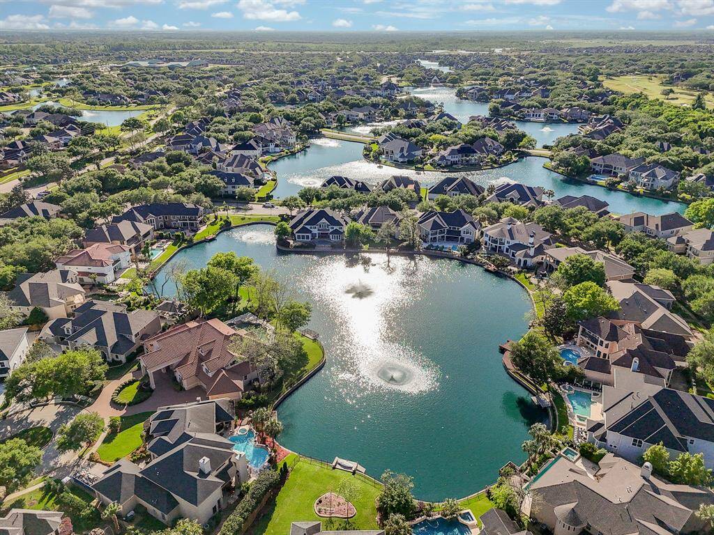 Waters of Avalon! Exclusive neighborhood in Sugar Land.