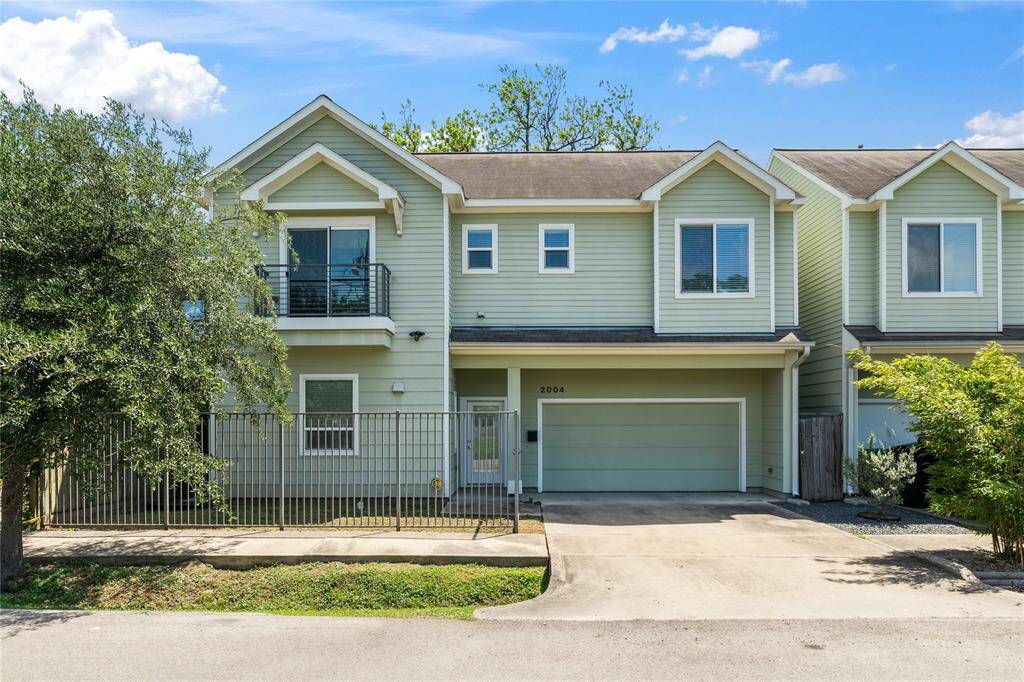 Welcome to your new home with private gated access, turfed backyard and a personal driveway for your guests to park