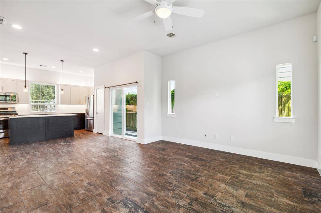 The open design allows it to easily flow from your kitchen to your dining and living area, allowing for easy conversation with family and friends.