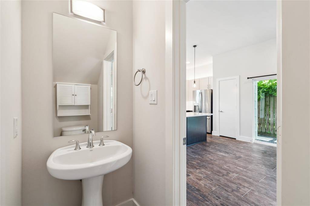 The powder bath for your guests to freshen up.