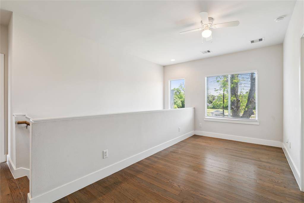 Upstairs you have a secondary living area, perfect for a gameroom or a home office.