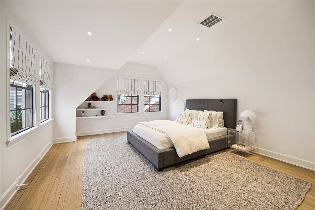 Upstairs Bedroom 1