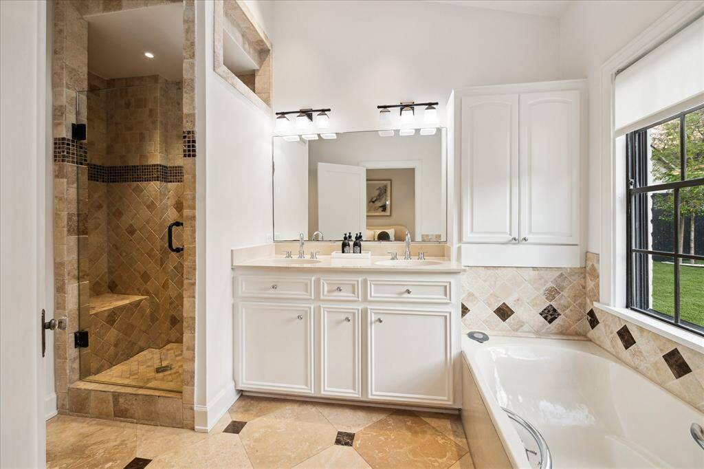 Secondary Bathroom Downstairs