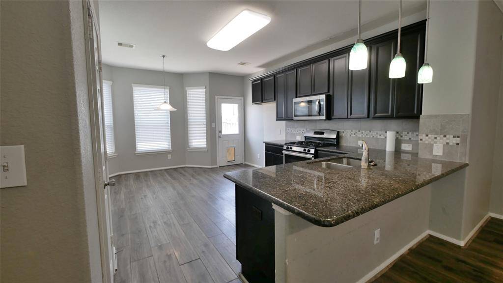 Kitchen and Breakfast
