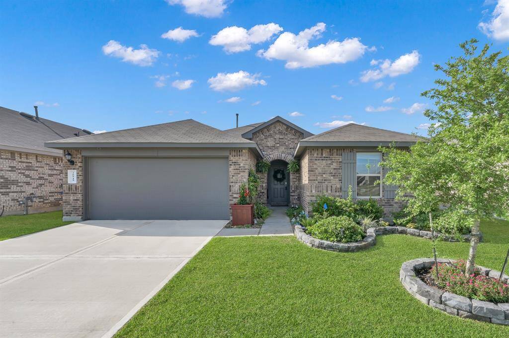Welcome to this lovely one story at 20919 Seneca Willow Way.