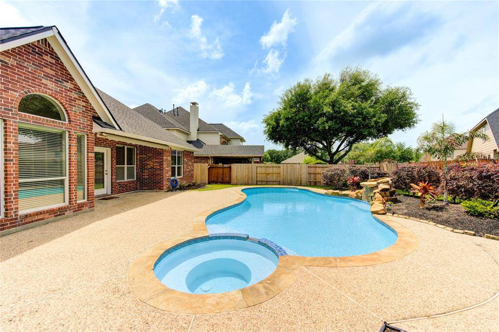Been wanting a tan? Or don't have time to take as many vacations as you'd like? Soak up the sun in your own mini resort like spot right in your backyard.