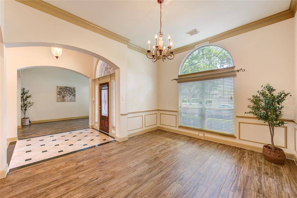 Dining room has crown molding, chair railing and a striking chandelier, you are sure to fall in love!