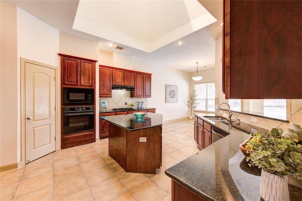 The kitchen is where inspiration, creativity, and exploration thrive. In this kitchen your possibilities are endless.