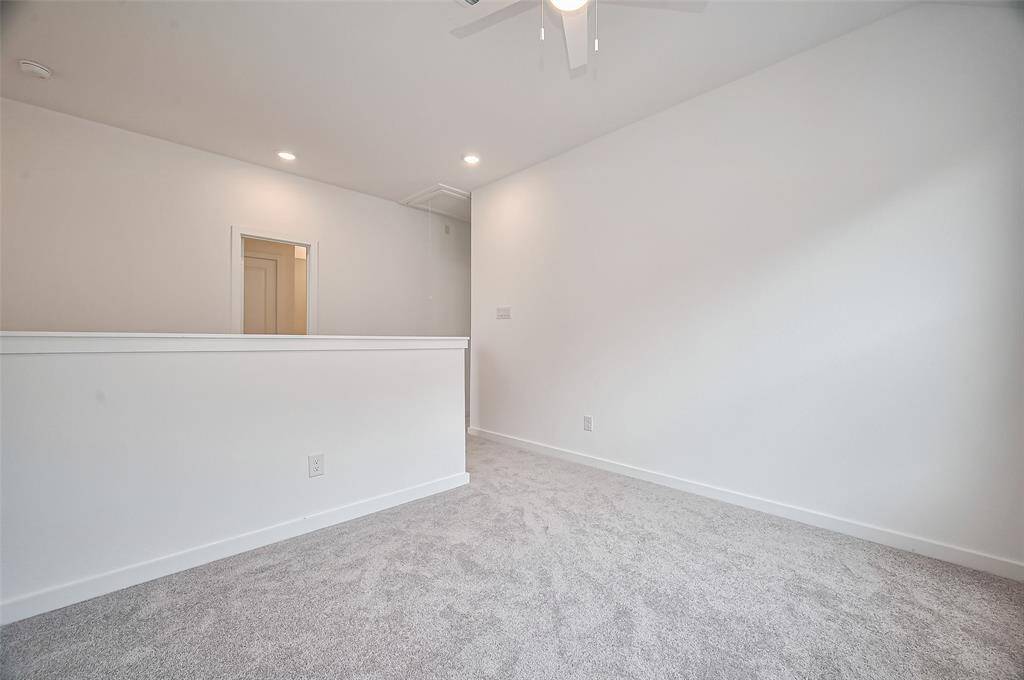 Flexible open-concept area that can adapt to your needs.