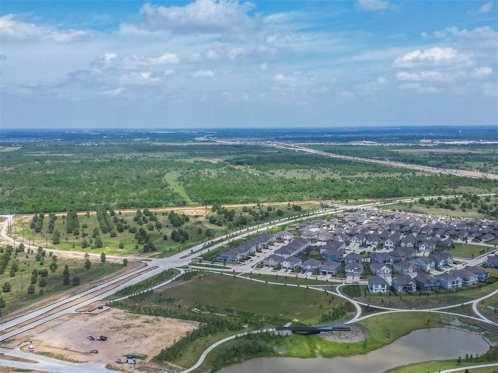 Excellent location just minutes from the 99 Parkway and US-290 intersection.
