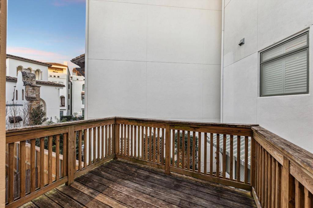 You will find a BACKYARD and ideal outdoor patio terrace.