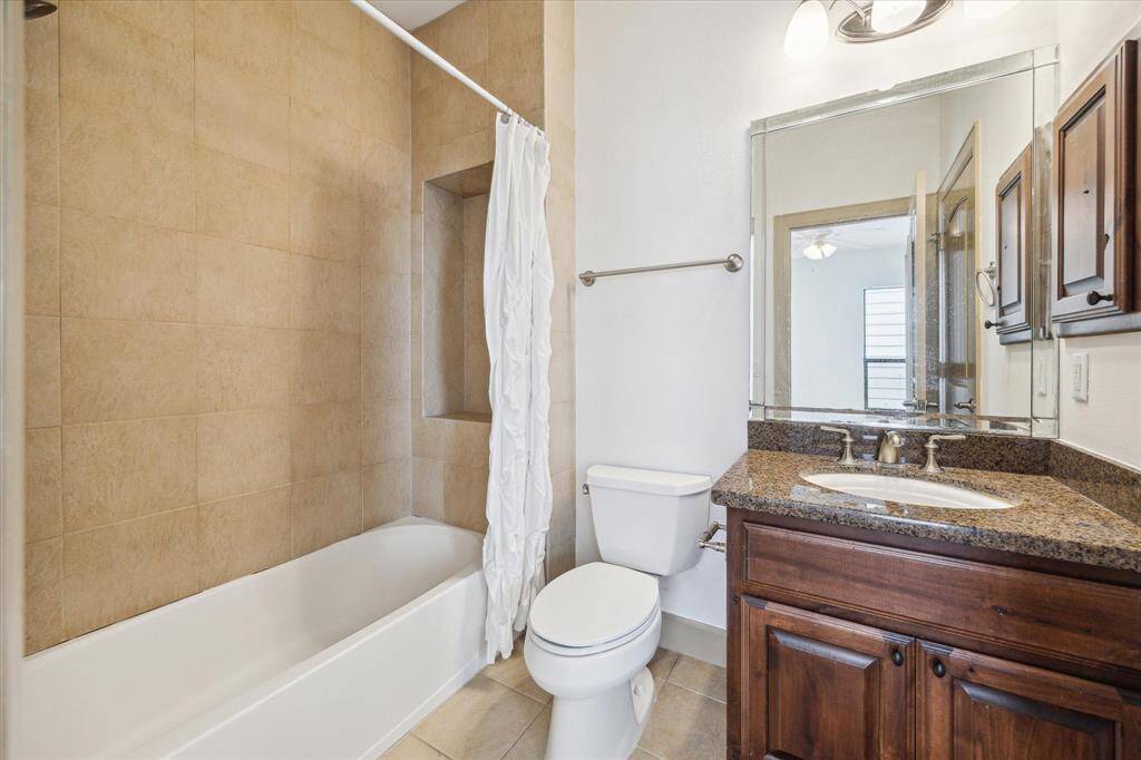 A full on suite bath for secondary bedroom.