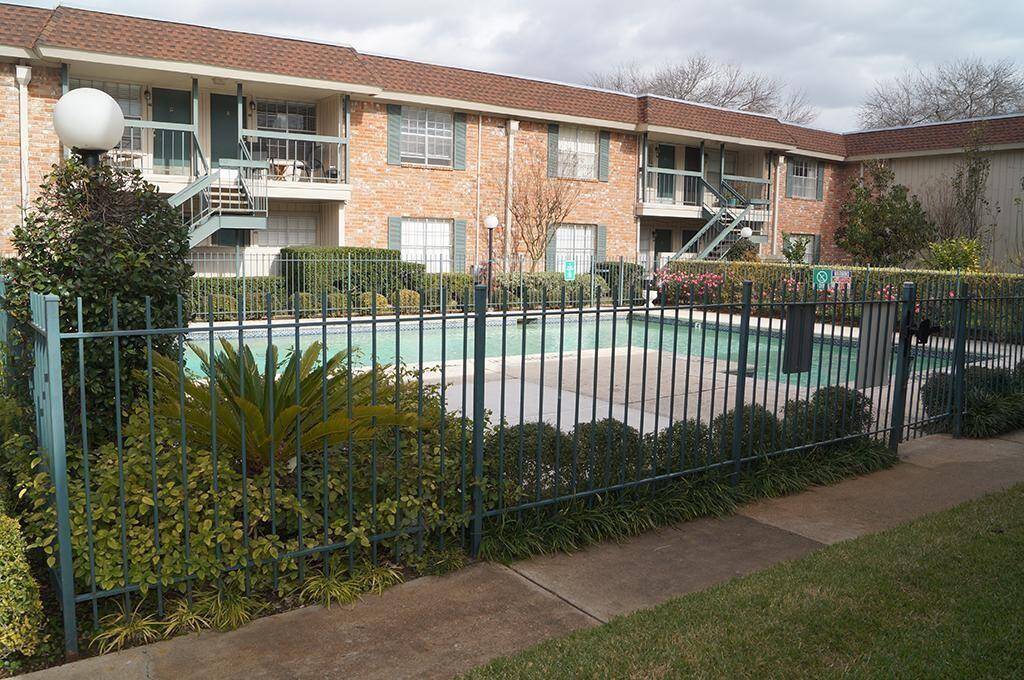 Enjoy the summer with this large swimming pool.