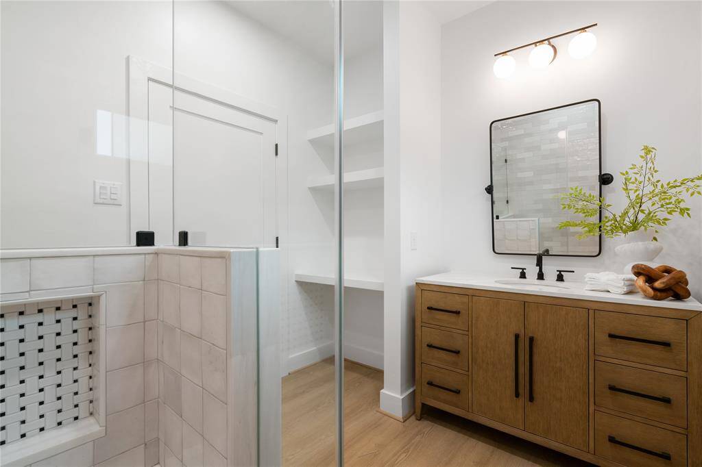 Bathroom 1, what a special retreat! Note the built-in open shelving