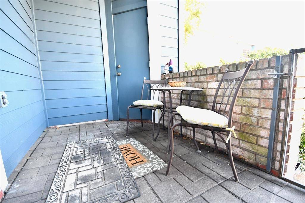 AI-Staged Patio
