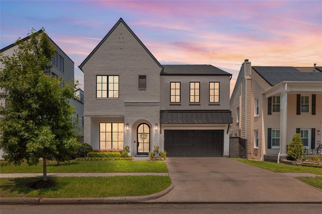 Gorgeous curb appeal