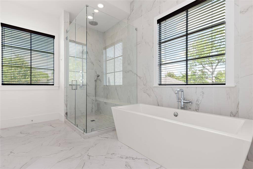 Free standing soaker tub, frameless glass shower w/ bench