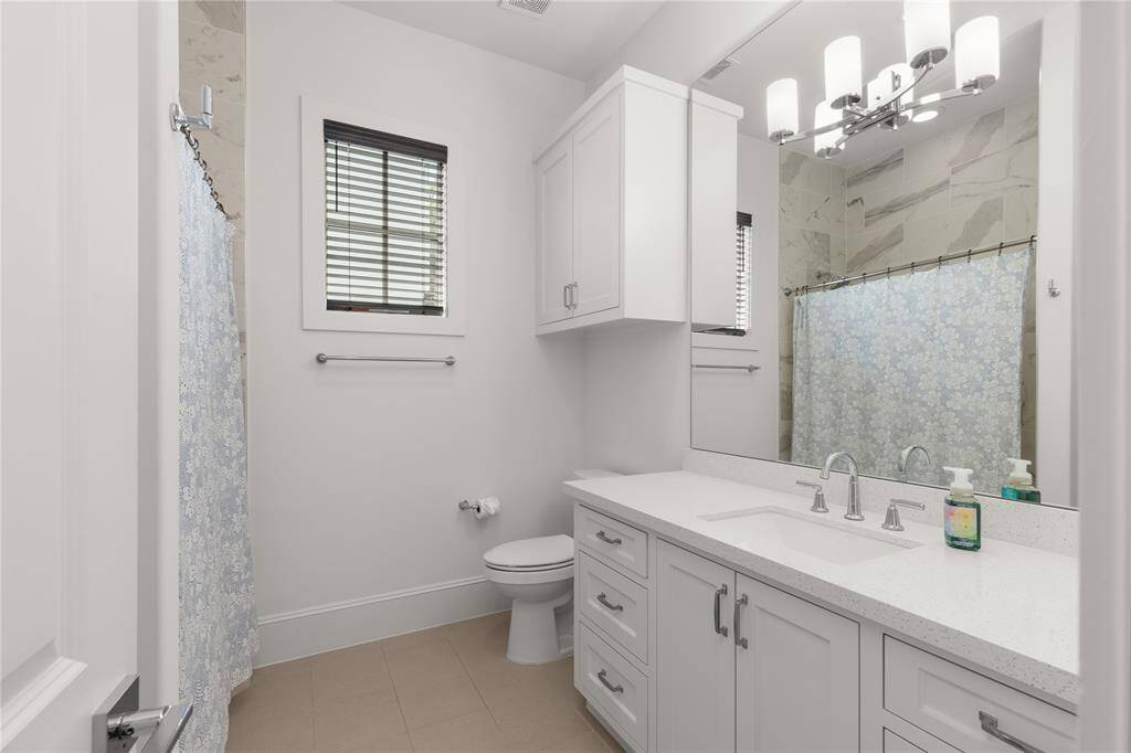 Secondary private bathroom.