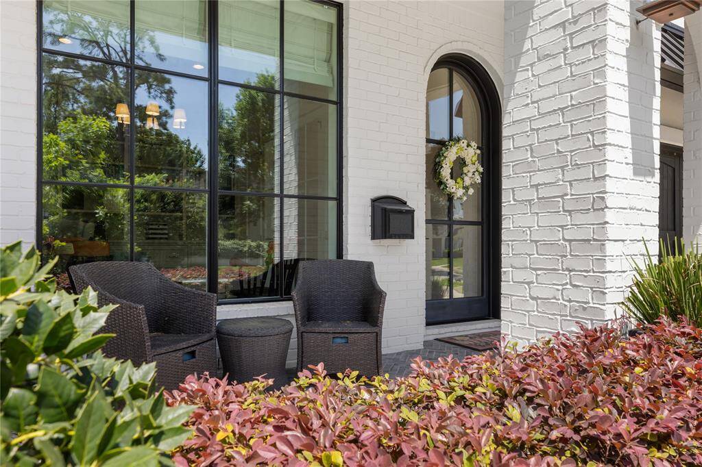 Charming front porch area