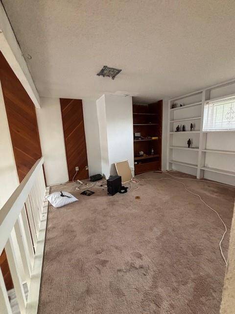 It can even be closed in and a closet added at the inset to make it bedroom #3
