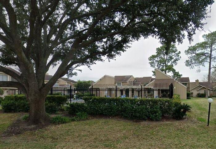 Pretty setting for pool and clubhouse.