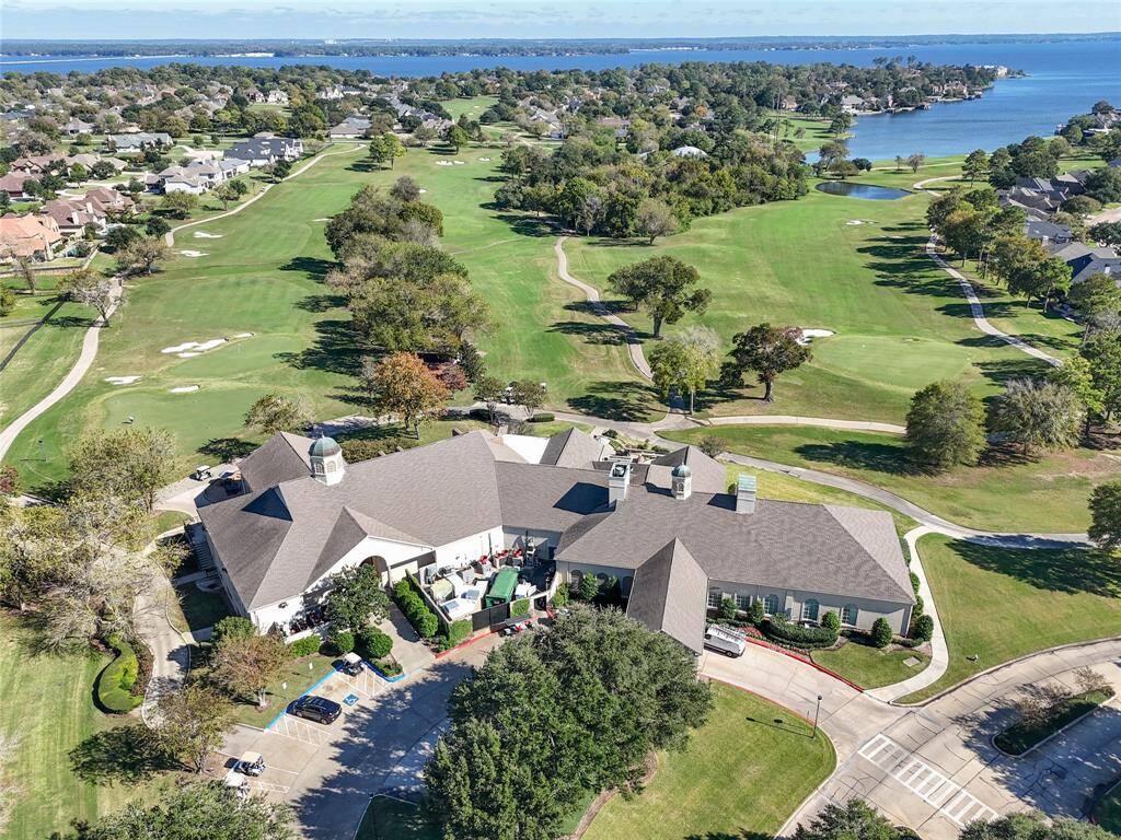 Enjoy the exceptional amenities of Bentwater, including a golf-view restaurant for elegant dining and a well-appointed golf pro shop, perfectly complementing the community’s resort-style lifestyle.