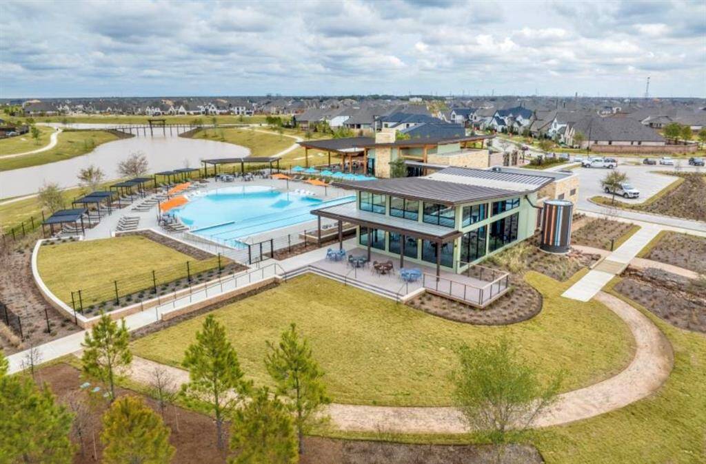 Elyson boasts a variety of fantastic amenities and is zoned for Katy ISD schools, making it an ideal community for families.