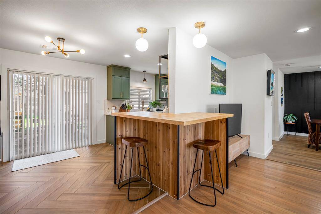 Bar seating can fit 4 people comfortably under beautiful ambient pendant lighting.