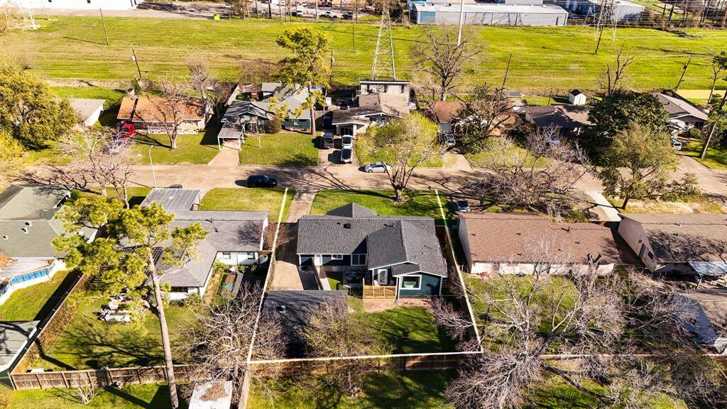 A bird’s eye view of this home in relation to neighbors.