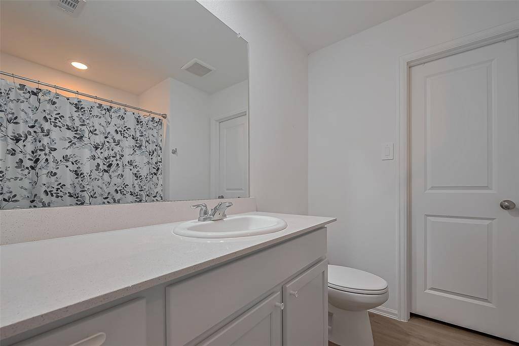 Neutral finishes and clean lines give this bathroom a timeless appeal. The spacious vanity offers room for essentials, while the layout ensures comfortable use without feeling crowded.
