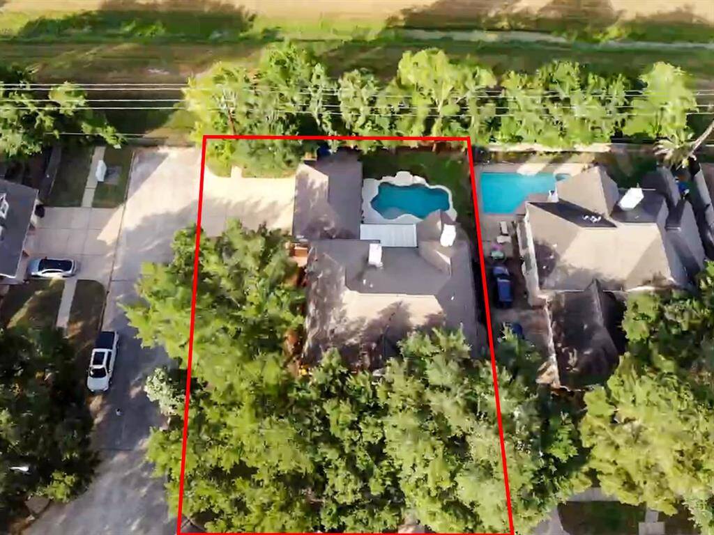 An aerial view of this lot. Disclaimer: the red lines are a suggestion of the lot, not the actual lot lines.