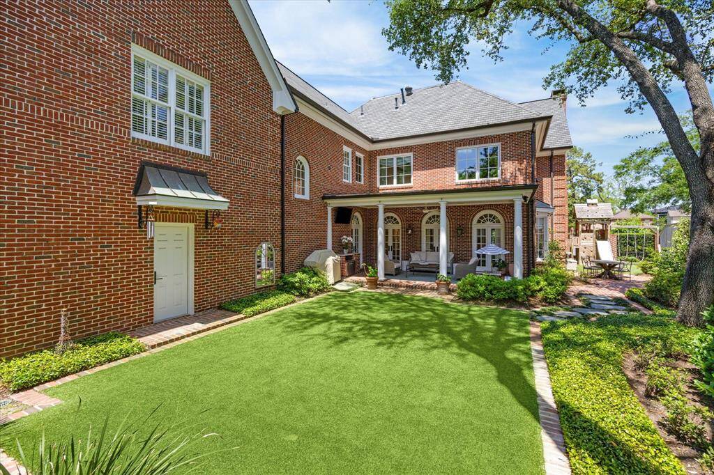 Plenty of room for a pool. The perfect Backyard for entertaining!