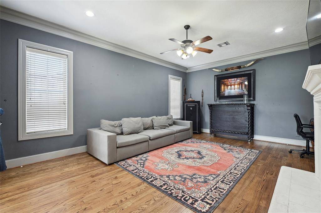 Spacious and versatile Flex room!